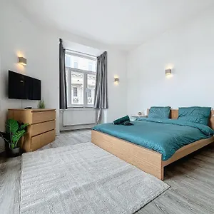 https://apt-cosy-grand-place.brusselshotelsbook.com